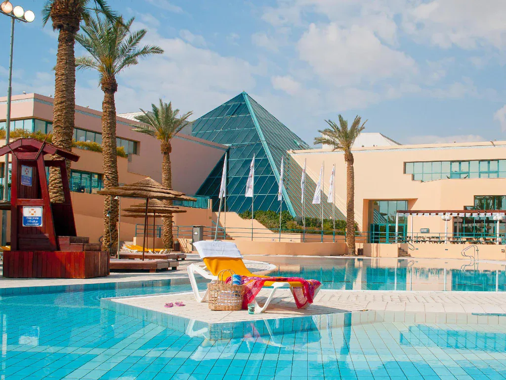 8425_15010718540024341434